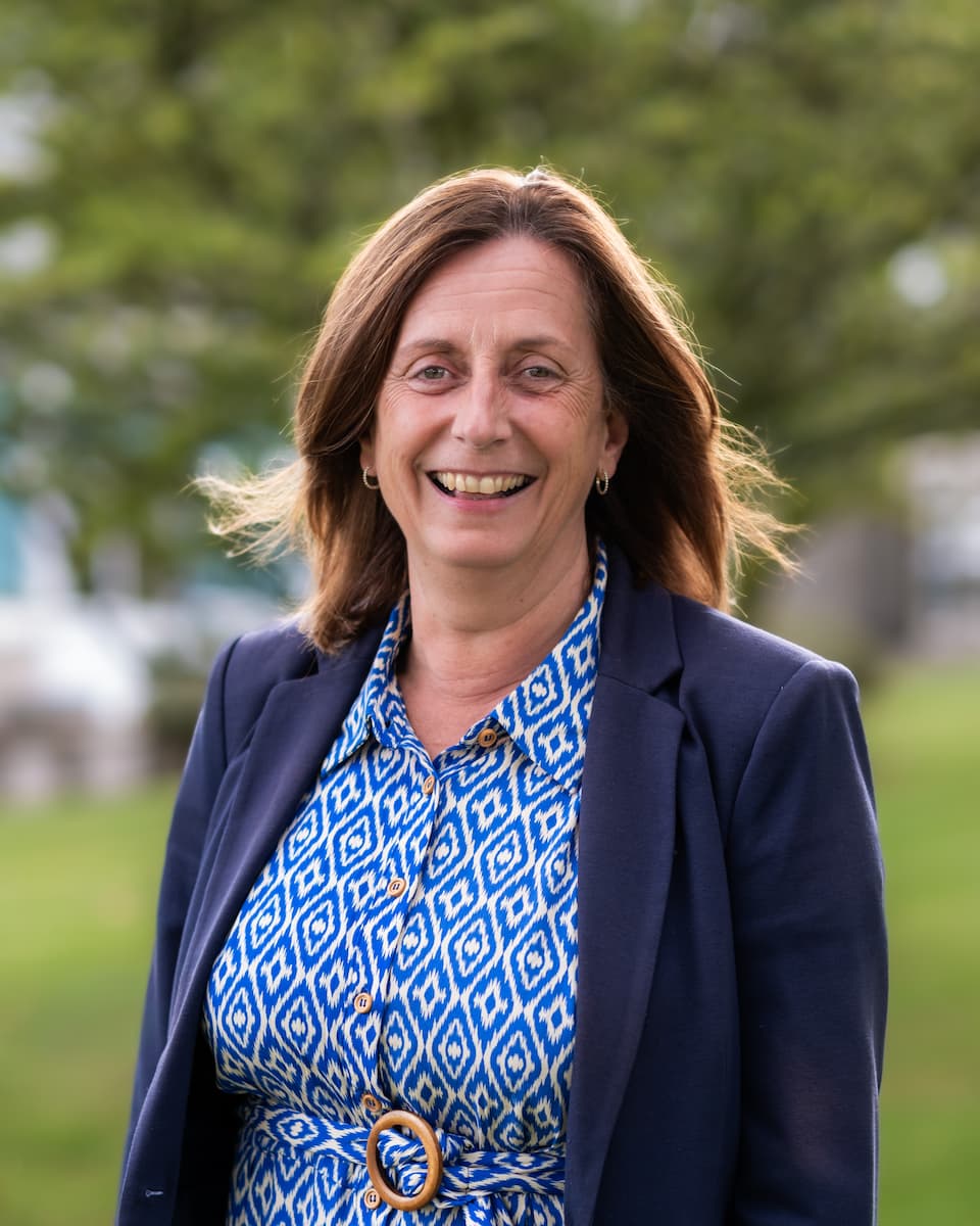 <b>J. Vincent</b><br><span style="font-size: 12px">Assistant Headteacher</span>